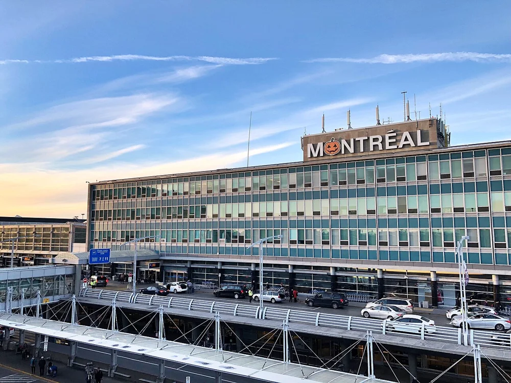Montreal Trudeau international style terminal.jpg